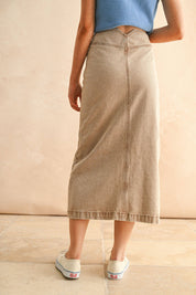 BUTTON FRONT WASHED SKIRT: BROWN WASH