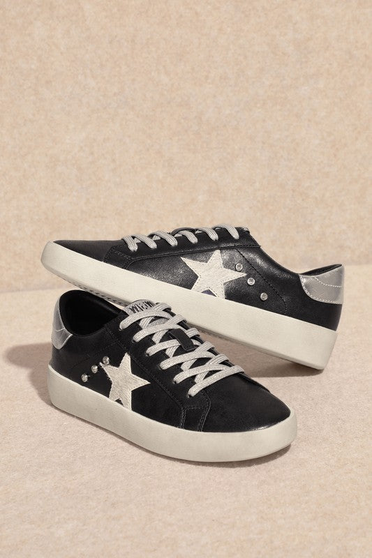 Brady Star Low Top Sneaker - Black