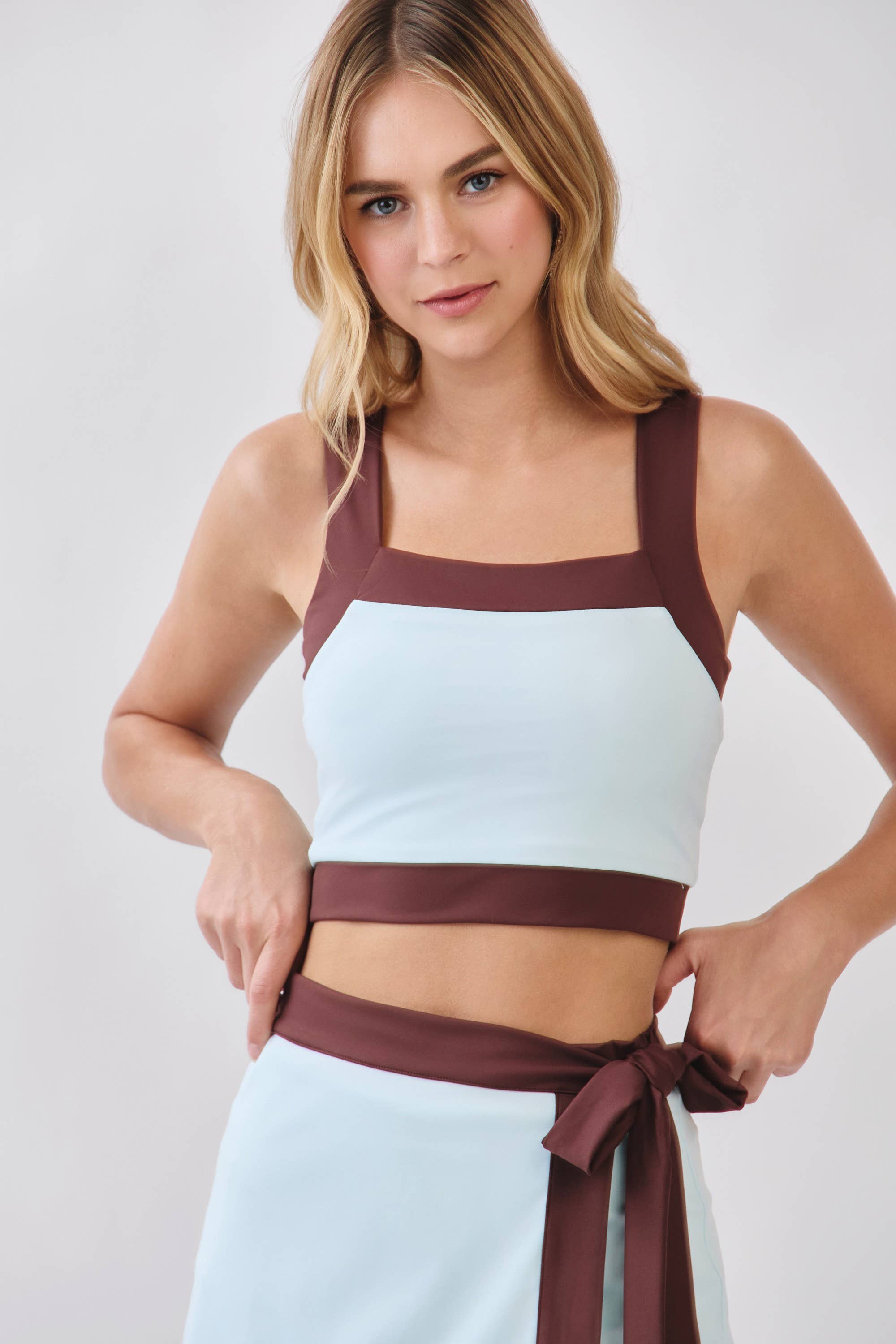 Contrast Trim Square Neck Active Crop Top