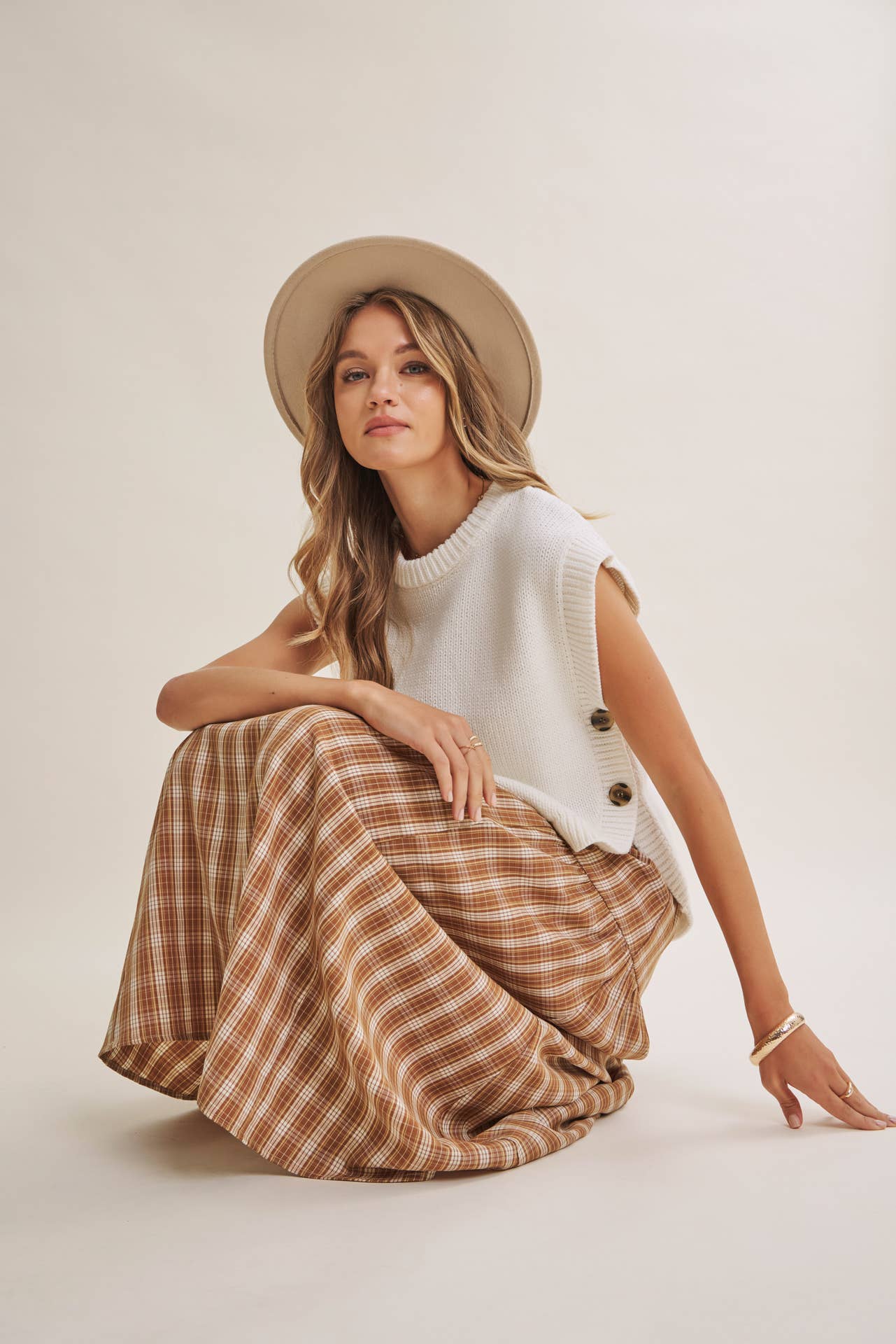 EVERYDAY LAYERING SIDE BUTTON HI-LO SWEATER VEST TOP