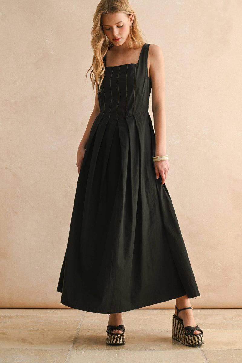 STITCH FRONT PLEATED DETAIL DRESS: Black