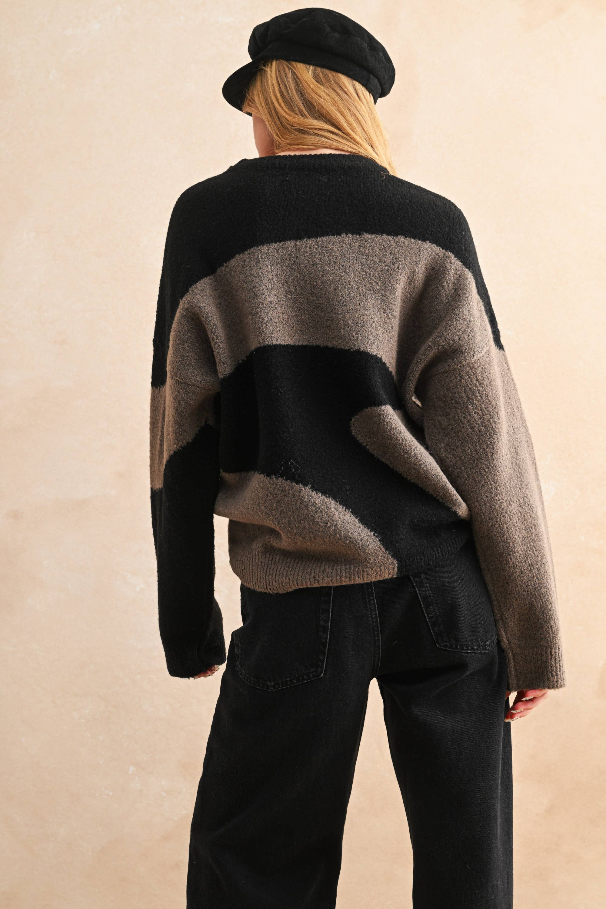 ABSTRACT PATTERN SWEATER TOP: BLACK/OLIVE