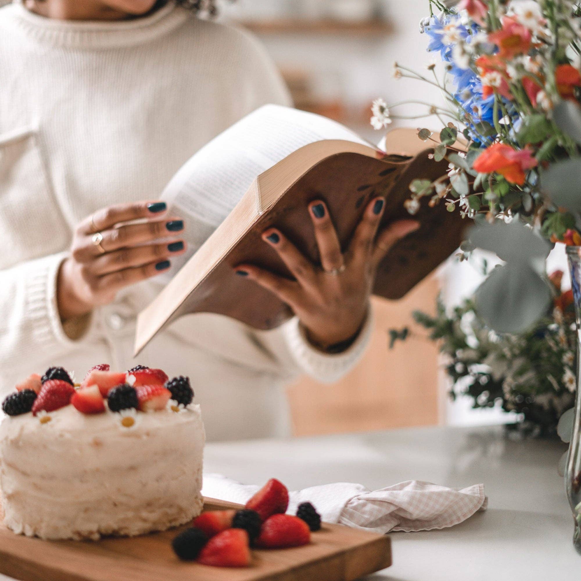 ESV Study Bible: Aurora Theme