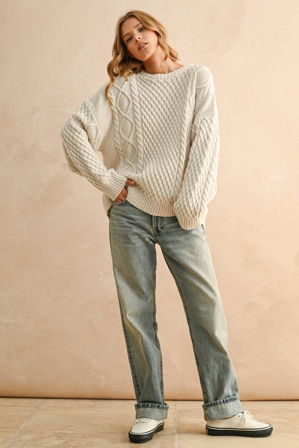ROUND NECK CABLE KNITTED TOP: OATMEAL