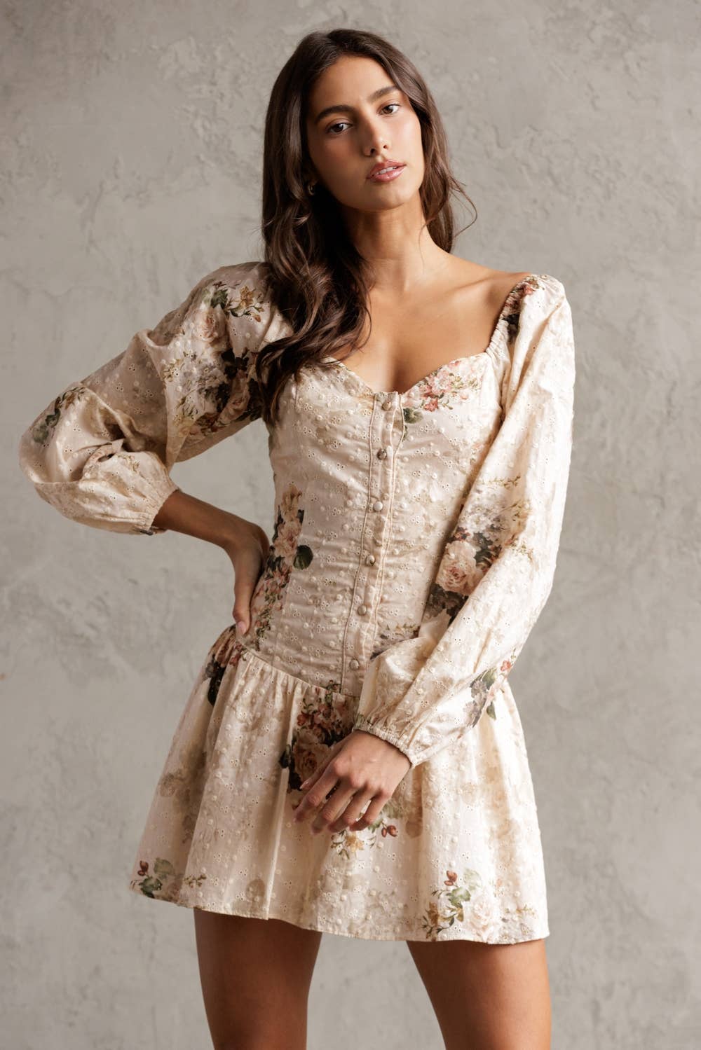 FLORAL EYELET PUFF SLEEVE ROMPER: BEIGE FLORAL