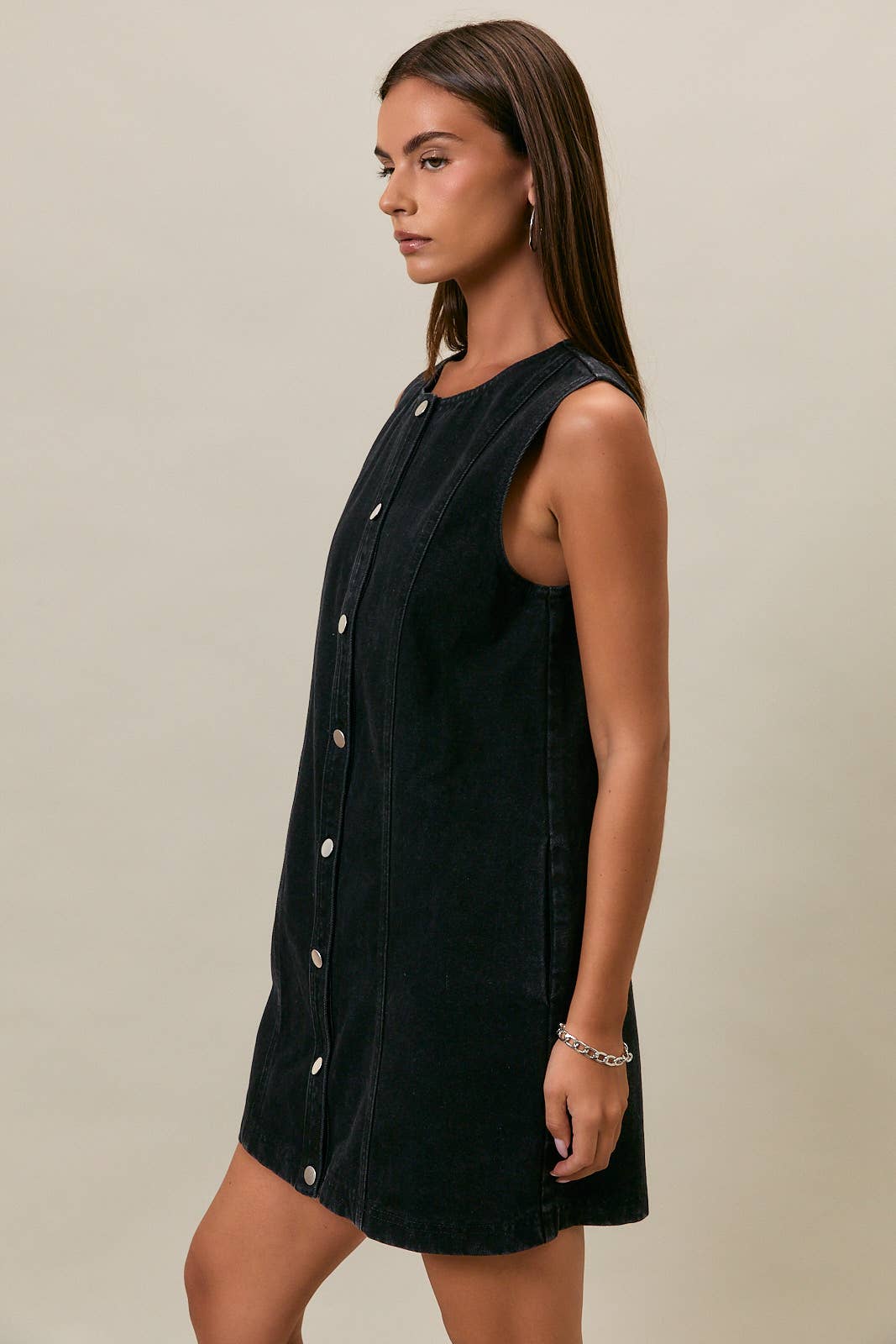 SLEEVELESS ROUND NECK BUTTON DOWN DENIM MINI DRESS