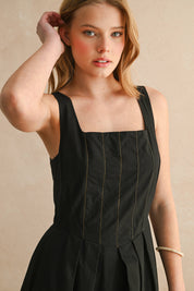 STITCH FRONT PLEATED DETAIL DRESS: Black