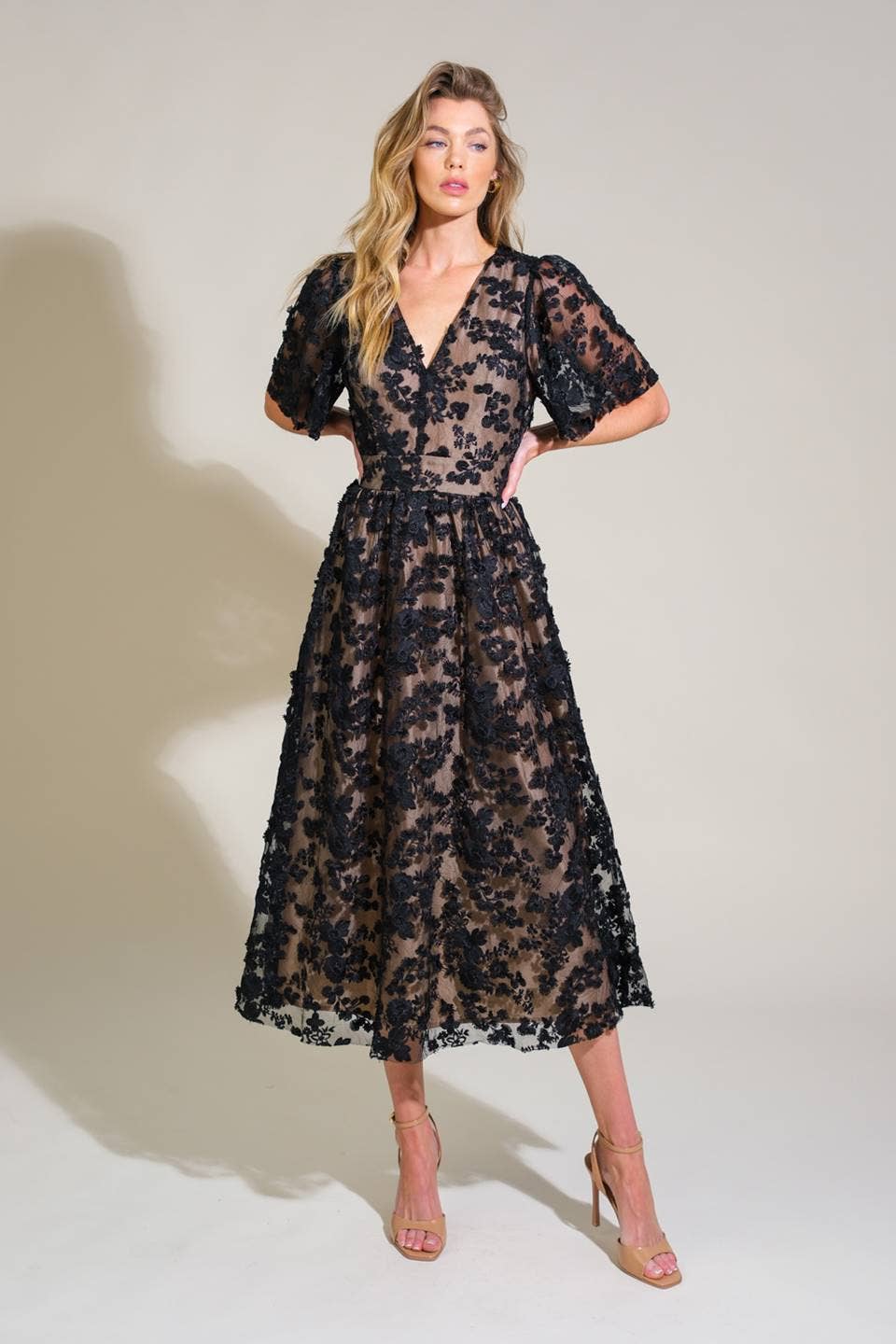 A woven lace midi dress - Black