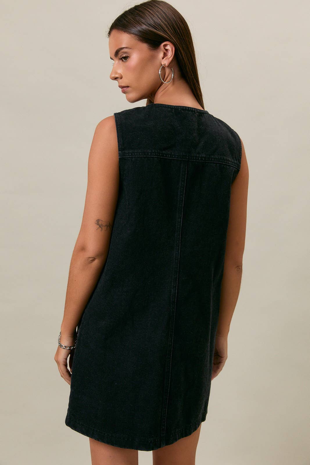 SLEEVELESS ROUND NECK BUTTON DOWN DENIM MINI DRESS