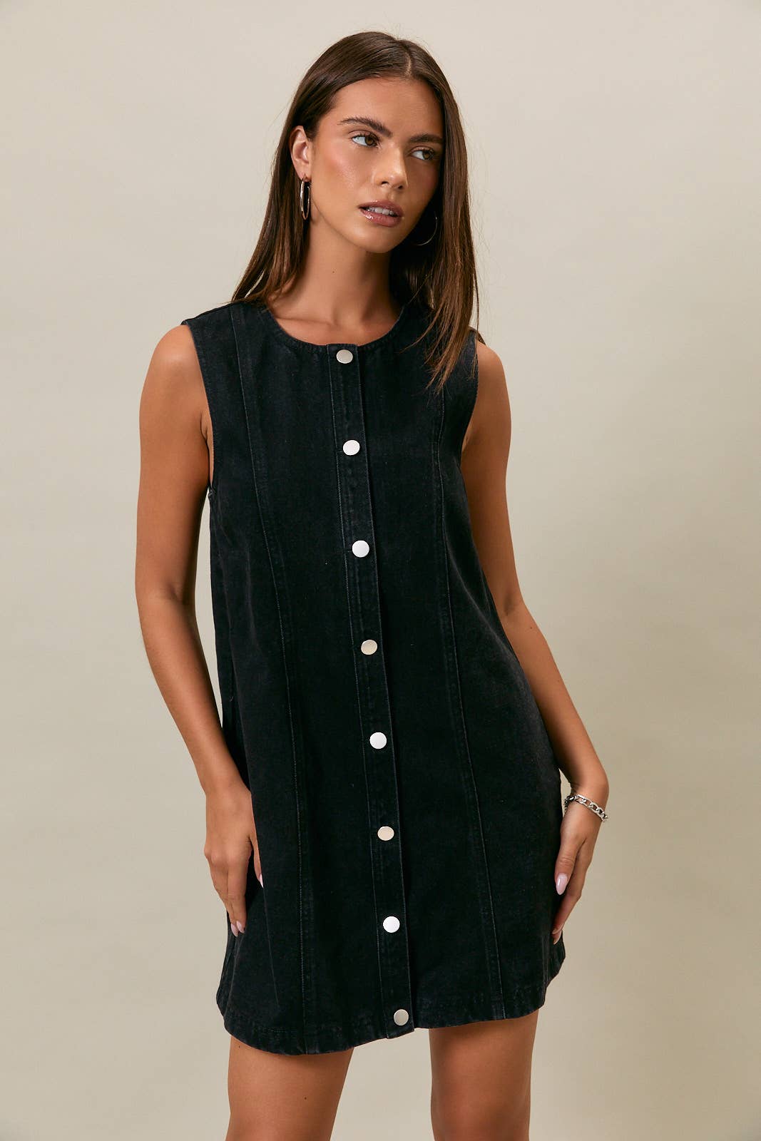 SLEEVELESS ROUND NECK BUTTON DOWN DENIM MINI DRESS