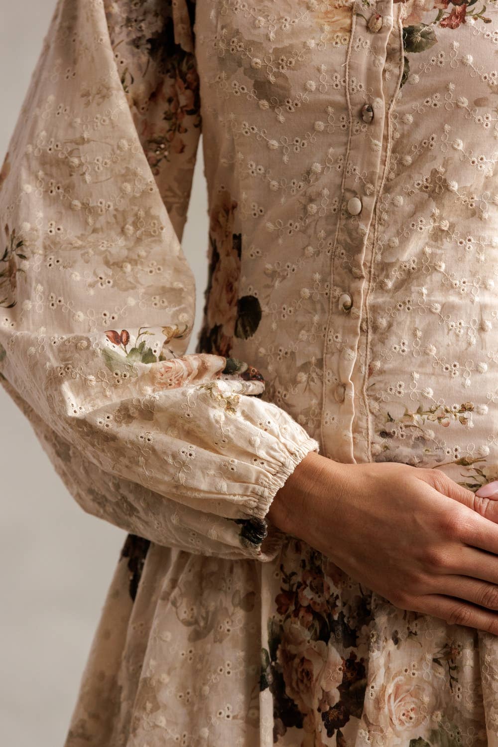 FLORAL EYELET PUFF SLEEVE ROMPER: BEIGE FLORAL