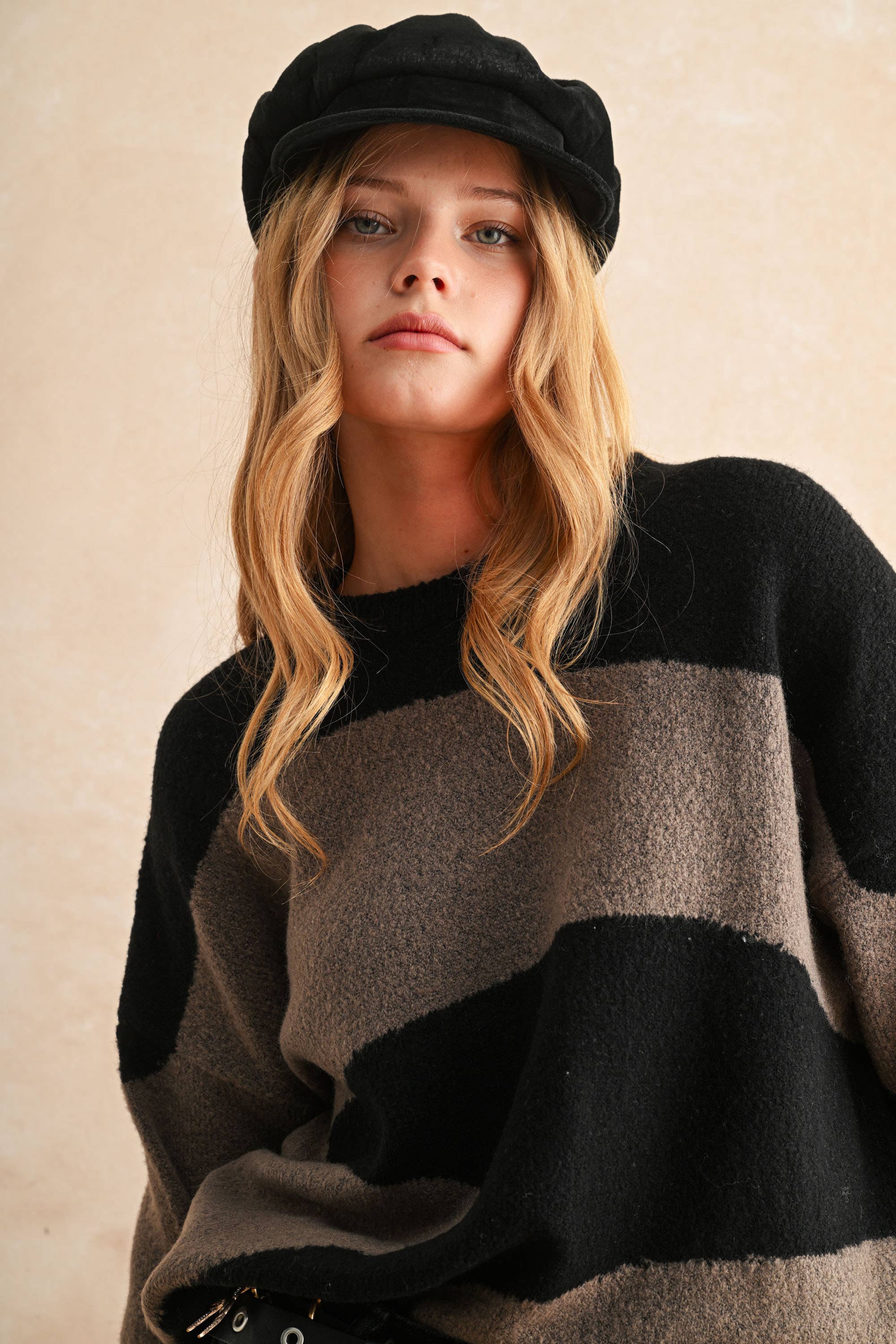 ABSTRACT PATTERN SWEATER TOP: BLACK/OLIVE