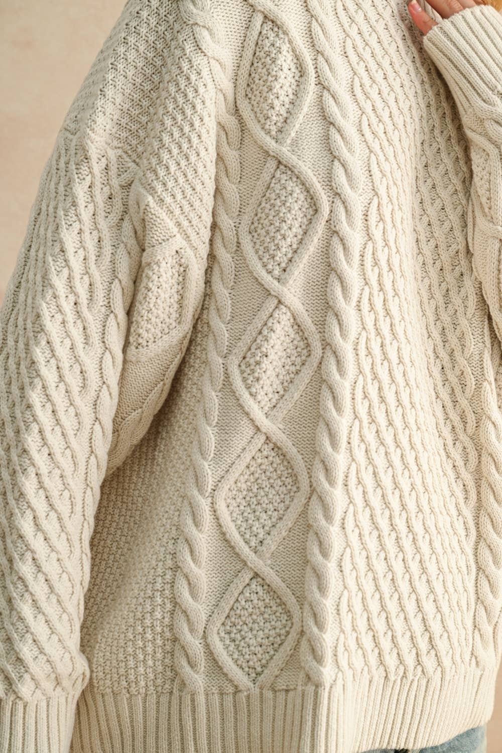 ROUND NECK CABLE KNITTED TOP: OATMEAL